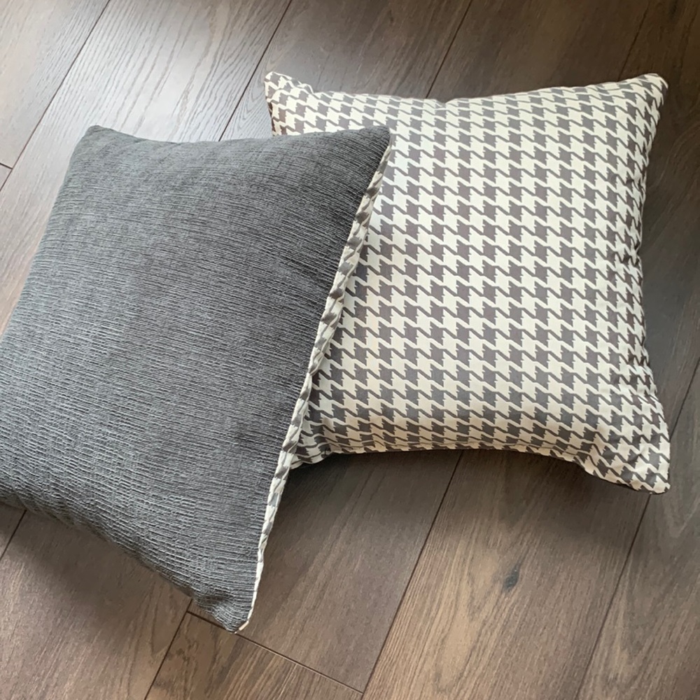 2 New cushions